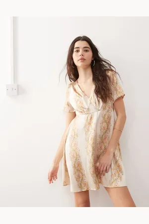Reclaimed Mini tea dress in floral print