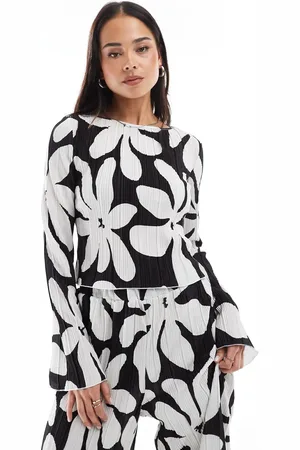 VERO MODA Long sleeve boatneck plisse top co-ord in monochrome floral print