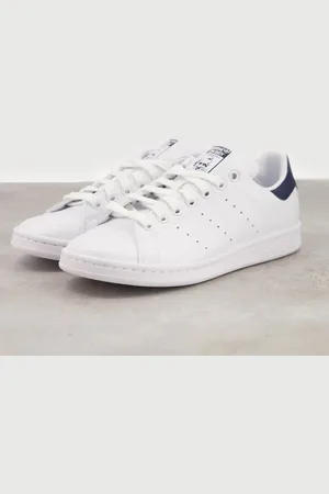 adidas Stan Smith trainers in and navy