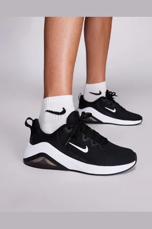 Nike Zoom Bella 7 trainers in and white