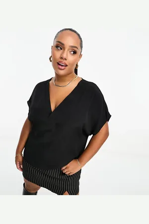 ASOS ASOS DESIGN Curve v-neck woven tee in