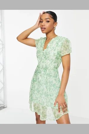 Glamorous Short sleeve mini wrap tea dress in apple ditsy floral