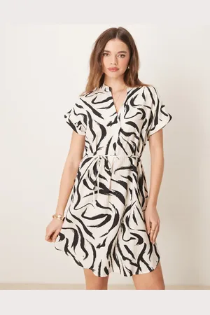 VILA Short sleeve tie waist notch neck mini dress in monochrome print