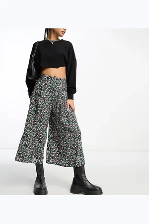 New Look Wide leg crop trouser in floral