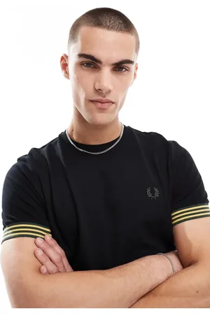 Fred Perry Relaxed t-shirt in with striped sleeve cuff