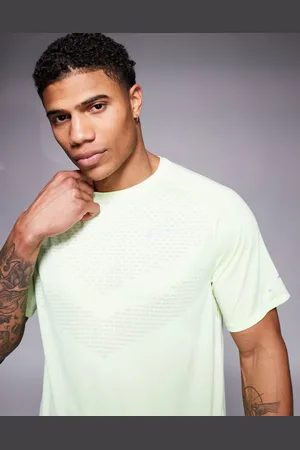 Nike Stride Dri-FIT t-shirt in light