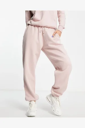 Nike Club essential slim mid-rise jogger in