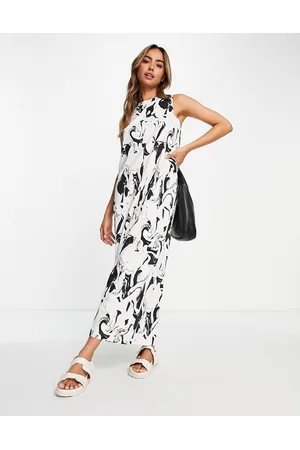 Monki Sleeveless maxi dress in black and beige swirl print