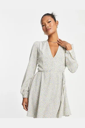 Glamorous V-neck mini swing dress in vintage mini floral