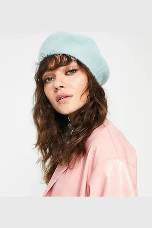 Reclaimed Inspired fluffy beret in light