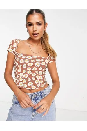 Monki Crop top in brown daisy print
