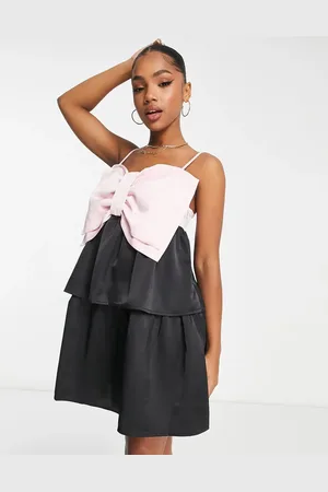 Pieces® Premium oversized bow tiered mini dress in & pink