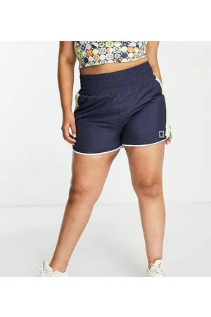Daisy Street Active Plus ruched waistband shorts in
