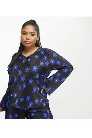 Pieces® Pieces Curve exclusive plisse v neck top co-ord in flower print