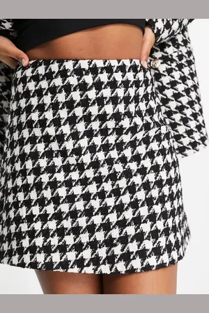Miss Selfridge Mono dogtooth mini skirt