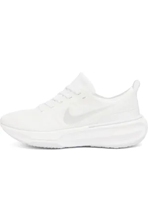 Nike Invincible 3 Sneaker in