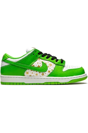 Nike X Supreme SB Dunk Low "Stars