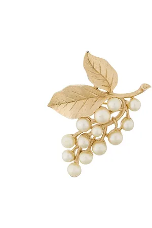 Susan Caplan 1960s Trifari faux pearl brooch