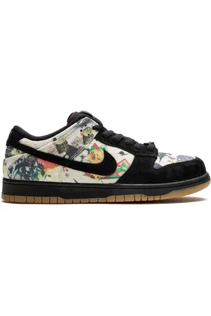 Nike x Familia SB Dunk Low First Avenue Sneakers - Farfetch