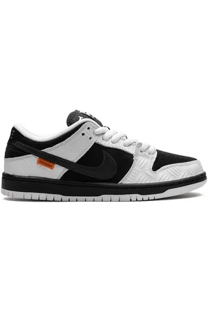 Nike X TIGHTBOOTH SB Dunk Low sneakers