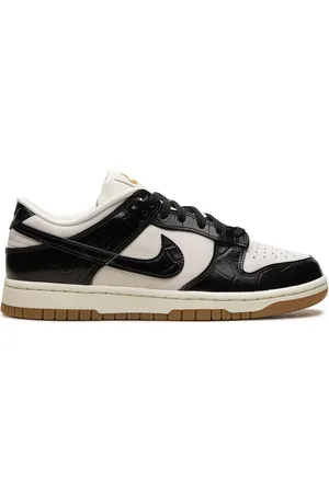 Nike Dunk lace-up sneakers