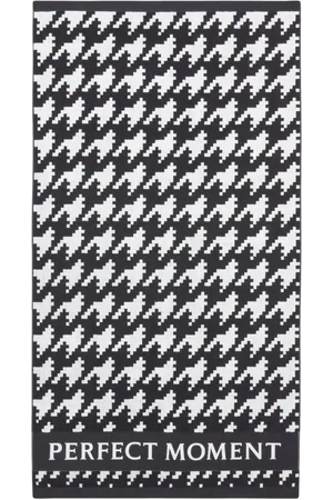 Perfect Moment Houndstooth-print beach towel