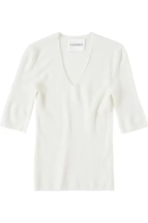 Closed V-neck sweater