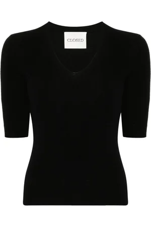 Closed V-neck sweater
