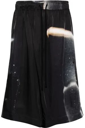 JULIUS Graphic-print bermuda shorts