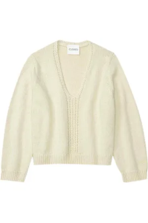 Closed V-neck sweater