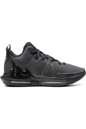 Nike LeBron Witness 7 sneakers