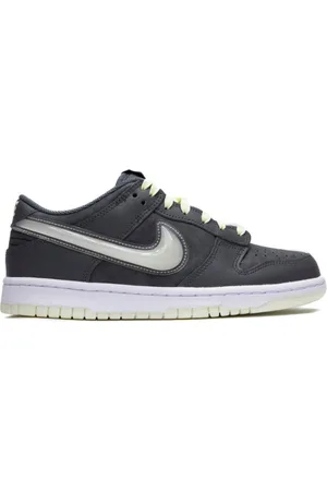 Nike Dunk Low sneakers