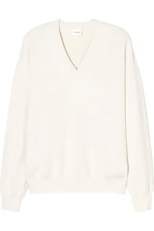Closed V-neck sweater