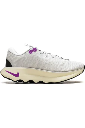 Nike Motiva sneakers