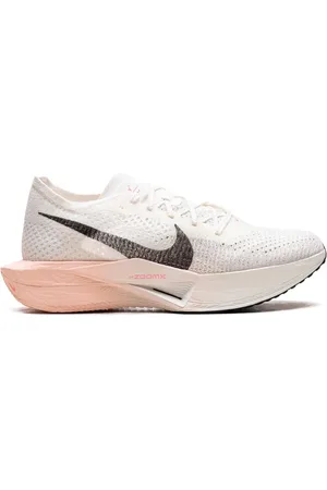 Nike ZoomX Invincible Run 3 "Sail/Guava Ice" sneakers