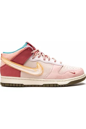 Nike X Social Status Dunk Mid "Strawberry Chocolate" sneakers