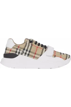 Burberry best sale slippers price