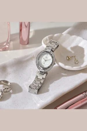 Fastrack Vyb Celeste Quartz Analog Mother of Pearl Dial Silver Color Metal Strap Watch For Girls
