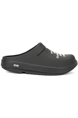 Mens oofos online clogs