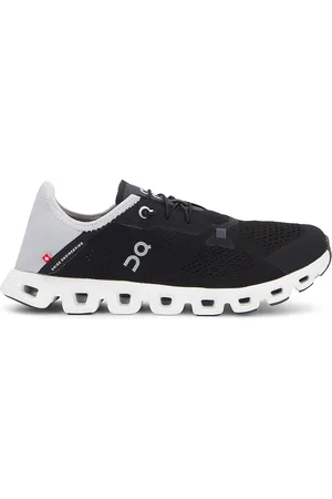 On Running Cloud 5 Coast in Black