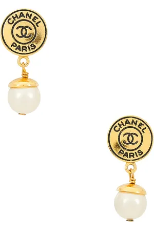 CHANEL 1997 CC Pearl Clip-On Earrings in Metallic