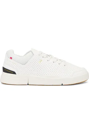 On Running The Roger Centre Court Sneaker in White