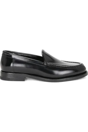 Manolo Blahnik Dineguardo Leather Loafer in