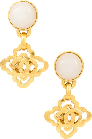 CHANEL 1997 Coco Mark Clip-On Earrings in Metallic