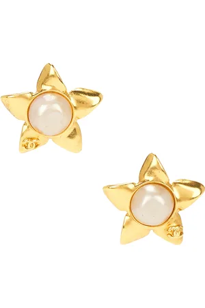 CHANEL 1995 Pearl Star Clip-On Earrings in Metallic