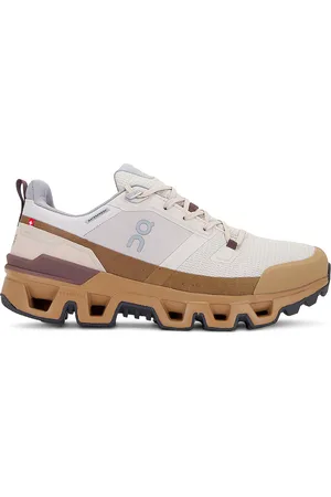 On Running Cloudwander Waterproof in Brown