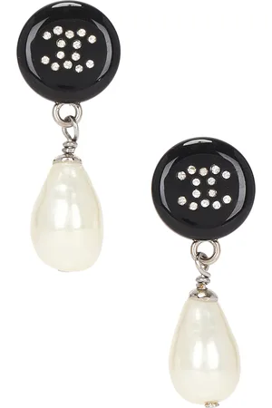 CHANEL CC Pearl Earrings in Silver in Metallic Silver