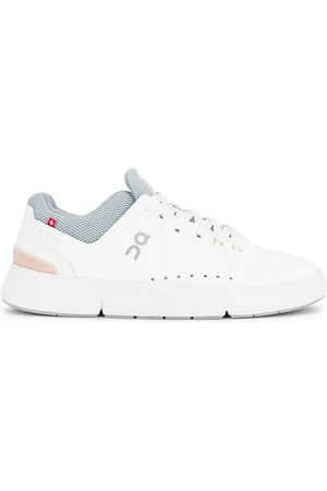On Running The Roger Advantage Sneaker in White