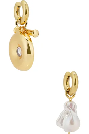 Timeless Pearly Drop Earrings in Metallic