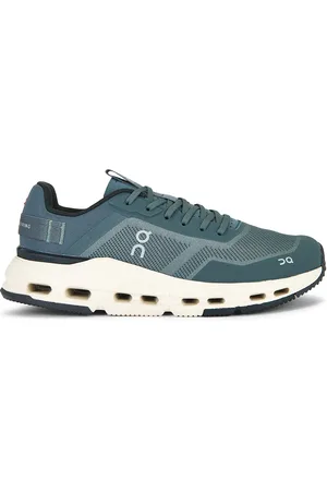 On Running Cloudnova Form 2 Tt in Green